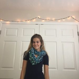 🌊JUSTICE blue patterned super cute scarf!!